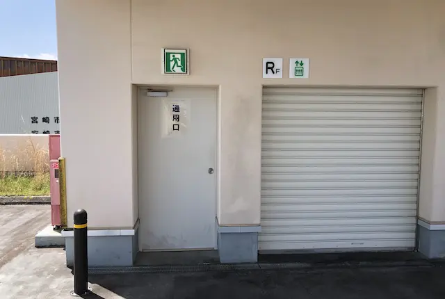 宮崎市総合体育館駐車場のエレベーター