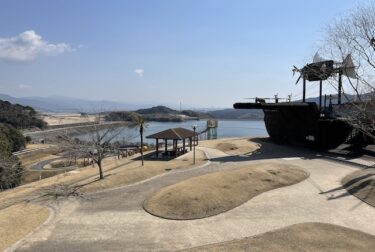 筑紫野市総合公園（福岡県）大型遊具のある湖畔公園