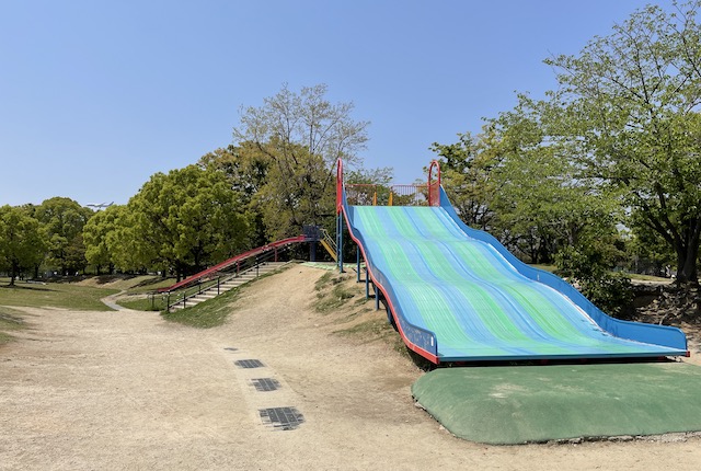 箱崎公園の大型すべり台