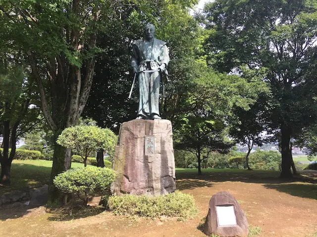 武蔵塚公園の武蔵像