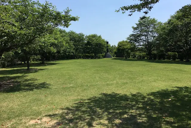 竹迫城跡公園の芝生広場