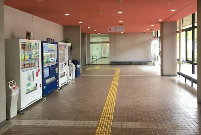 熊本県立総合体育館のプール入口