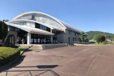 鹿本体育館（熊本県山鹿市）