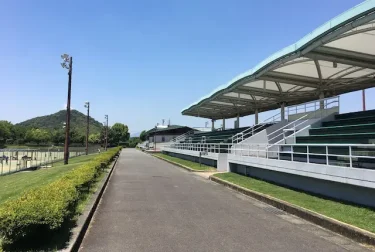 熊本県民総合運動公園テニスコートのスタンド