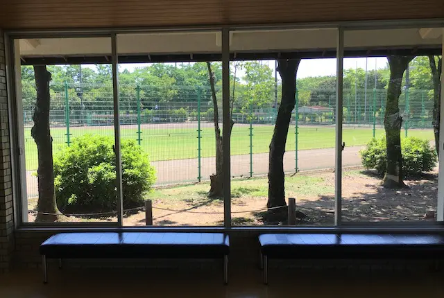 熊本県民総合運動公園の休憩所から見えるソフトボール場