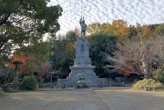 本妙寺公園の加藤清正像