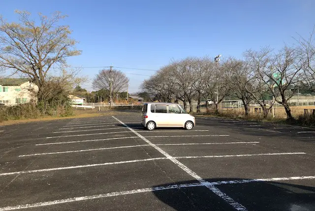 嘉島町営運動場の駐車場
