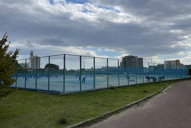 七北田公園のテニスコート