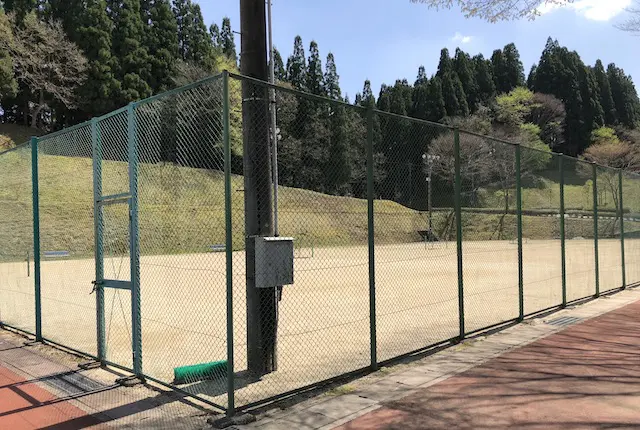 小国町林間広場のテニスコート