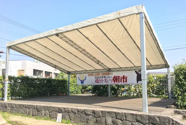 立願寺公園のステージ