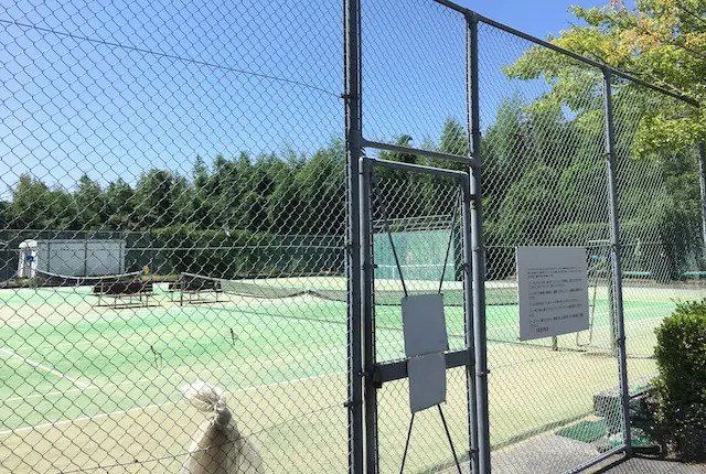 岱明中央公園のテニスコート