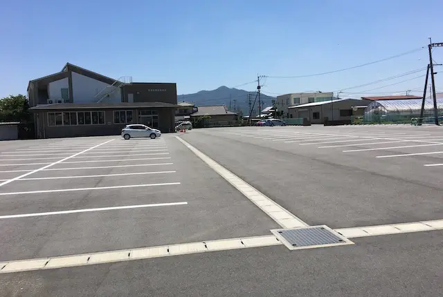 横島グラウンドの駐車場