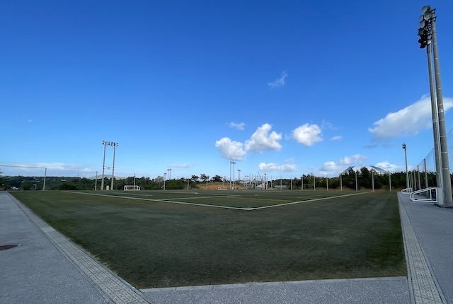 金武町フットボールセンターの人工芝グラウンド