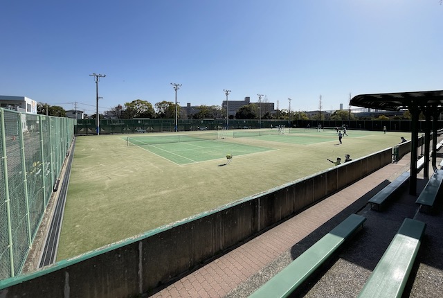 名島運動公園のテニスコート