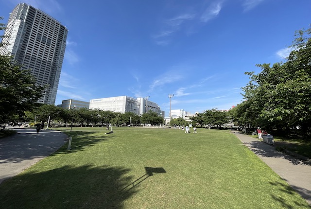 錦糸公園の水と緑と花の広場