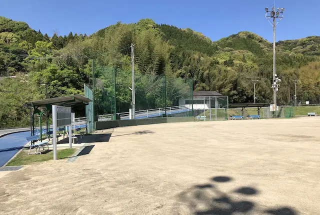 南関町農村広場の野球場